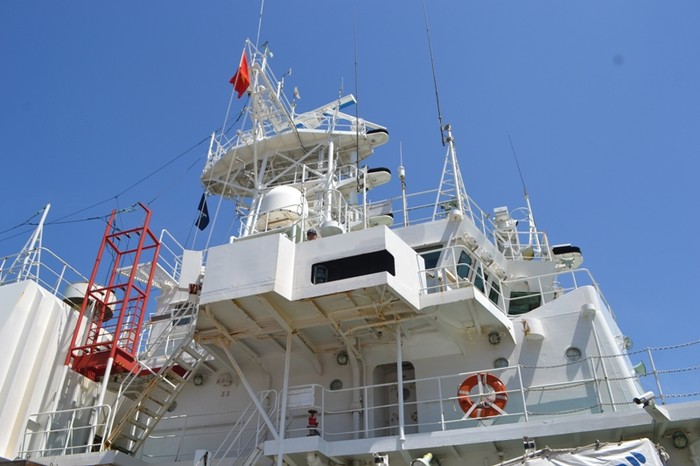Phần cabin tàu được trang bị hệ thống ra đa hiện đại
