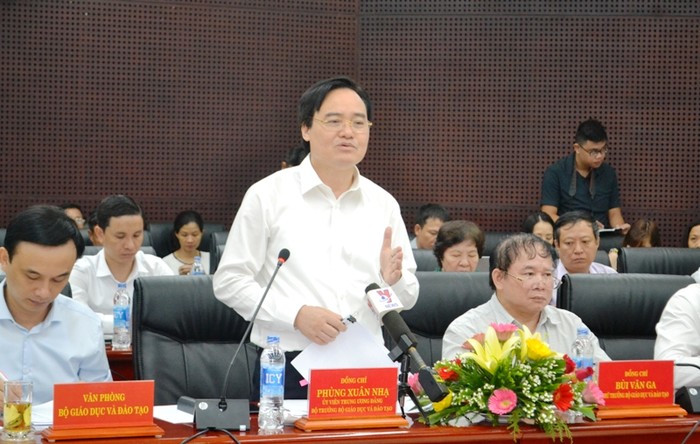 Bộ trưởng Phùng Xuân Nhạ tại buổi làm việc với các lãnh đạo chủ chốt của thành phố Đà Nẵng. Ảnh: TT
