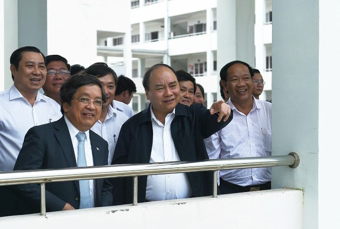 Thủ tướng Nguyễn Xuân Phúc tham quan Trường Cao đẳng Công nghệ thông tin tại Làng Đại học Đà Nẵng hồi đầu tháng 2. Ảnh: VGP