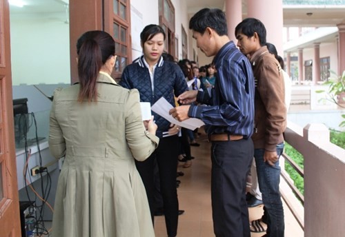 Các thí sinh tham dự một kỳ thi tuyển dụng công chức ở Quảng Nam. Ảnh: giaoduc.net