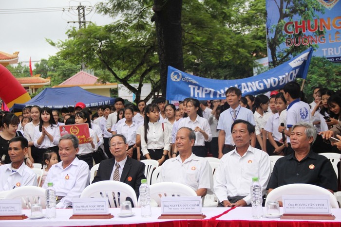 Lãnh đạo các sở ban ngành của huyện Hải Lăng và tỉnh Quảng Trị cũng đã có mặt để cổ vũ cho Nhật Minh.