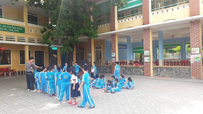 Học sinh trường tiểu học Lê Lợi trong một giờ học thể dục. Ảnh: TL