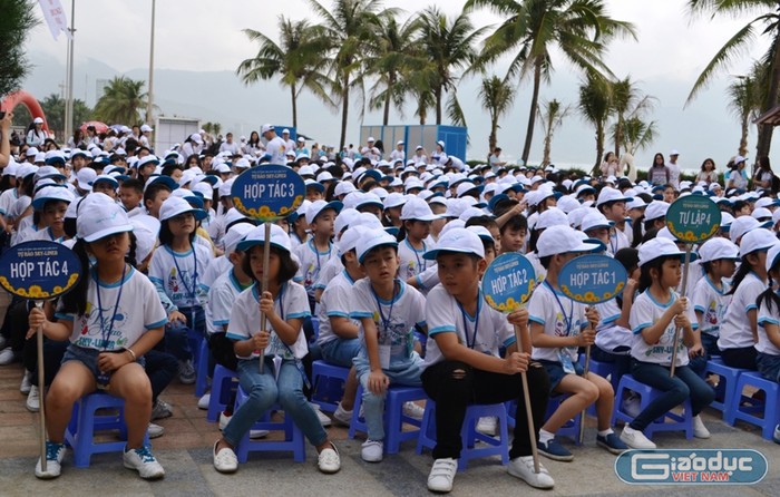 Hơn 1.000 học sinh tham gia tuần lễ công dân nhỏ với nhiều hoạt động ý nghĩa. Ảnh: AN