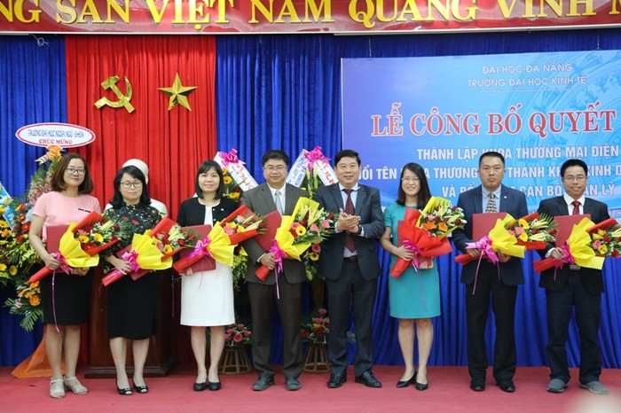 Đại học Kinh tế Đà Nẵng công bố quyết định thành lập khoa mới và điều động, bổ nhiệm cán bộ đối với các khoa này. Ảnh: TT