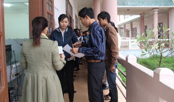 Hơn 1.141 bài thi trong kỳ thi tuyển giáo viên của Quảng Ngãi bị buộc phải chấm lại để thẩm định. Ảnh: AP