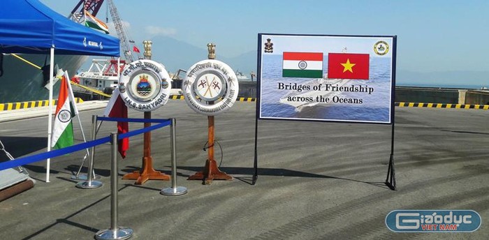 Ngày 21/5, ba tàu chiến của hạm đội miền Đông Ấn Độ đã cập cảng Đà Nẵng, bắt đầu chuyến thăm bốn ngày đến Việt Nam.