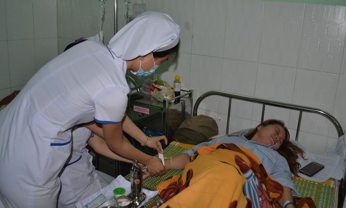 Cô giáo Nguyễn Thị Xuân Mai bị phụ huynh kéo đến trường đánh đến nhập viện vì nghi ngờ có bạo hành. Ảnh: TT