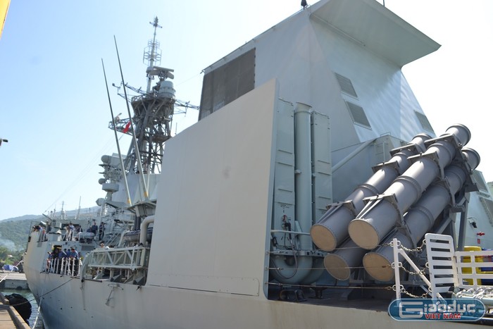 HMCS Calgary đã có chuyến thăm đến nhiều cảng trên thế giới trước khi đến Đà Nẵng.