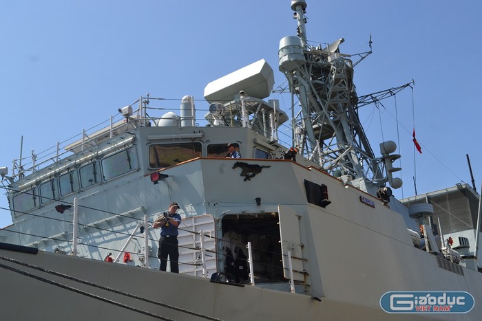 HMCS Calgary có lượng giãn nước 4.795 tấn, tốc độ 29 hải lý/giờ. Phần cabin của tàu được lắp đặt nhiều trang thiết bị hiện đại.