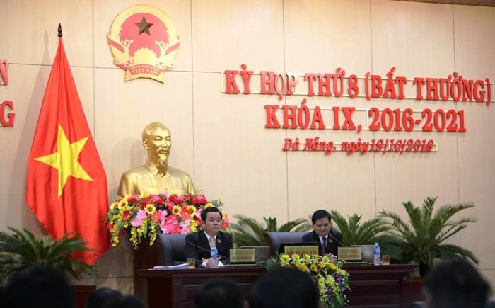 Các đại biểu Hội đồng nhân dân thành phố Đà Nẵng đã bỏ phiếu miễn nhiệm chức danh Phó trưởng ban Ban Kinh tế - Ngân sách đối với ông Lê Văn Quang. Ảnh: TT