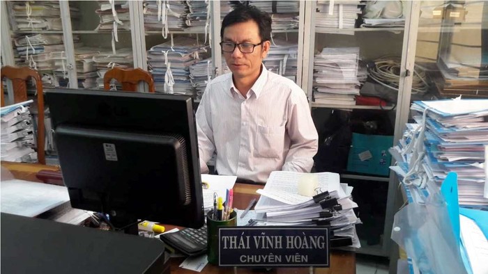 Biệt phái về phòng Giáo dục, ông Thái Vĩnh Hoàng bị cắt hết các khoản chế độ hỗ trợ của giáo viên đứng lớp. Ảnh: TT