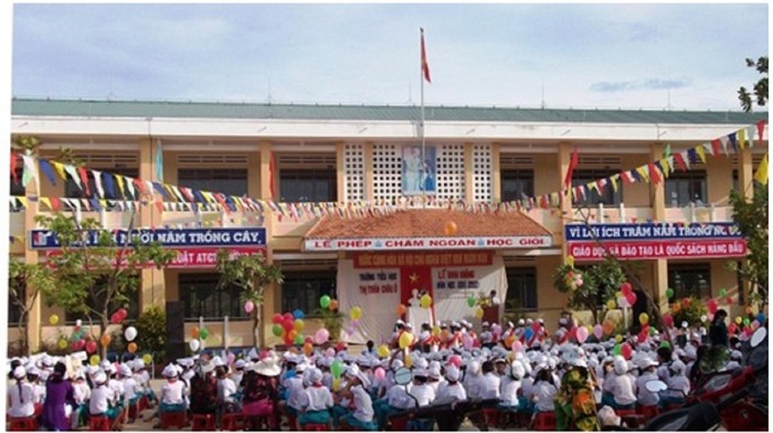 Hiệu trưởng trường tiểu học thị trấn Châu Ổ có nhiều sai phạm. Ảnh: website huyện Bình Sơn
