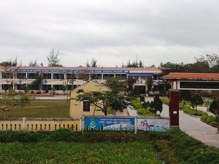 Cô Lê Thị Hải - giáo viên trường tiểu học số 1 Hồng Thủy bị kỷ luật với hình thức cảnh cáo.