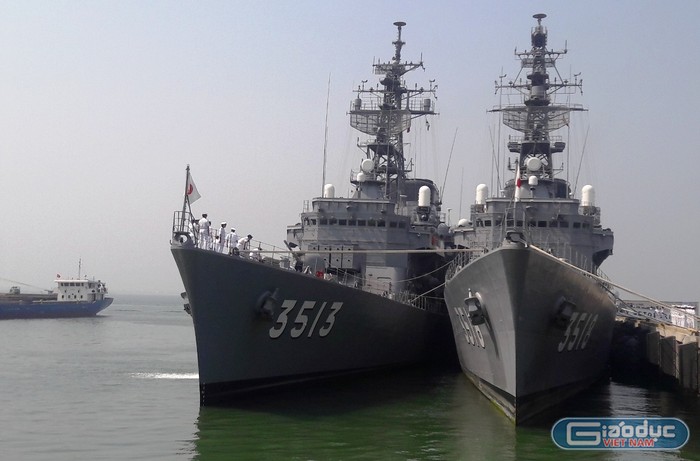 Hai tàu huấn luyện JS SETOYUKI và JS SHIMAYUKI thuộc lực lượng tự vệ trên biển Nhật Bản cập cảng Đà Nẵng.