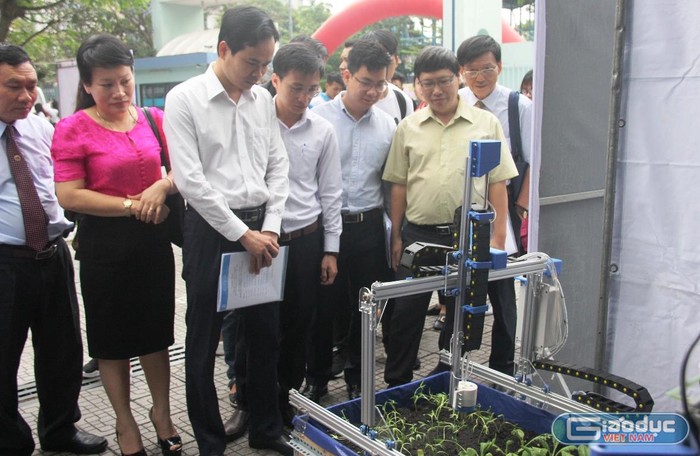 Festival khoa học công nghệ thu hút nhiều doanh nghiệp, cơ quan quản lý nhà nước quan tâm đến các sáng chế khoa học của sinh viên Đại học Đà Nẵng.