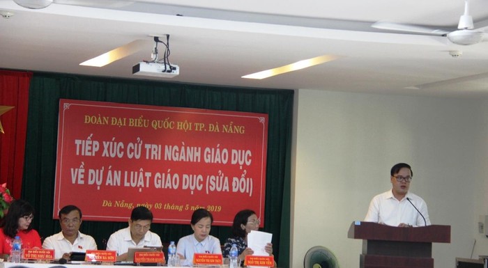 Đoàn Đại biểu Quốc hội thành phố Đà Nẵng tổ chức tiếp xúc cử tri ngành giáo dục về Luật giáo dục sửa đổi. Ảnh: AN