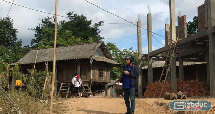 Tình nguyện viên chạy hơn 8km để vào tận nhà đón Hồ Văn Lích đi thi.