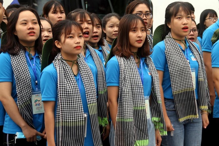 Sinh viên Đại học Đà Nẵng tham gia chiến dịch tình nguyện hè 2019. Ảnh: AN