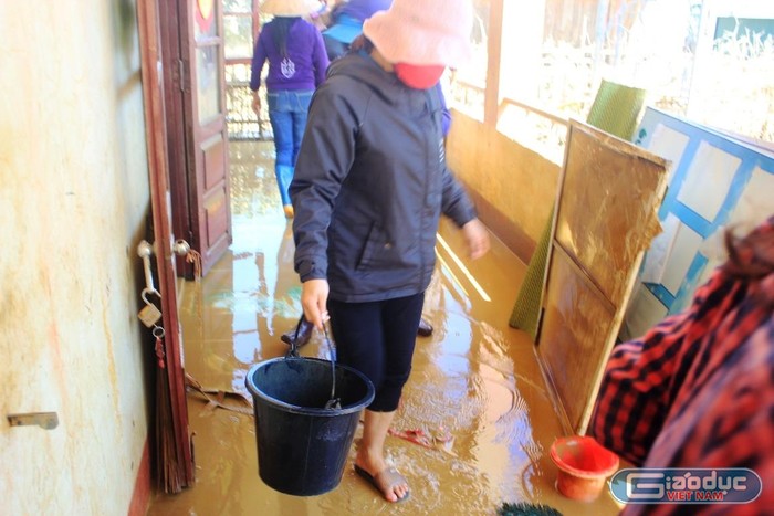 Cơn lũ vừa qua đã khiến nhiều khu vực của huyện Minh hóa ngập sâu trong nước.