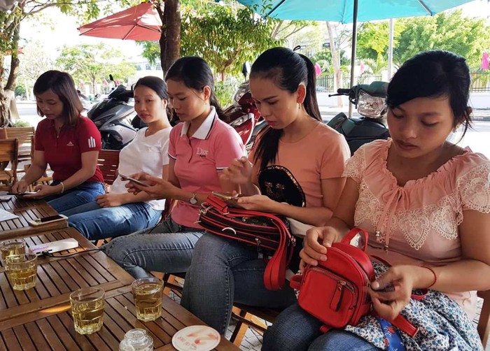 Những giáo viên hợp đồng nhưng không được đóng bảo hiểm xã hội ở Quảng Nam. Ảnh: AN