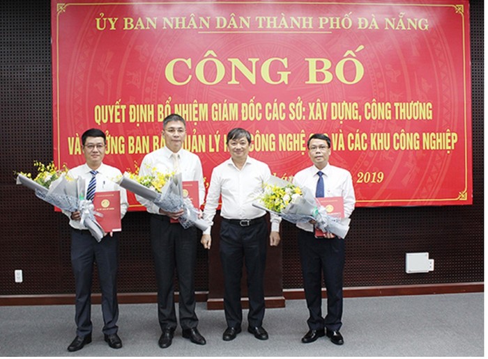 Đà Nẵng công bố quyết định bổ nhiệm hai giám đốc Sở và một trưởng ban.