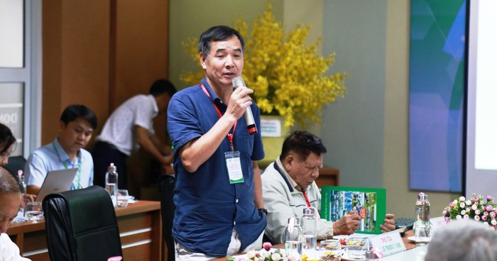 Tiến sĩ Lê Trường Tùng – Chủ nhiệm câu lạc bộ các trường đại học, cao đẳng ngoài công lập chia sẻ ý kiến tại hội thảo.