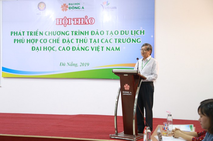 Tiến sĩ Vũ Ngọc Hoàng - Phó Chủ tịch Hiệp hội Các trường đại học, cao đẳng Việt Nam phát biểu tại hội thảo.