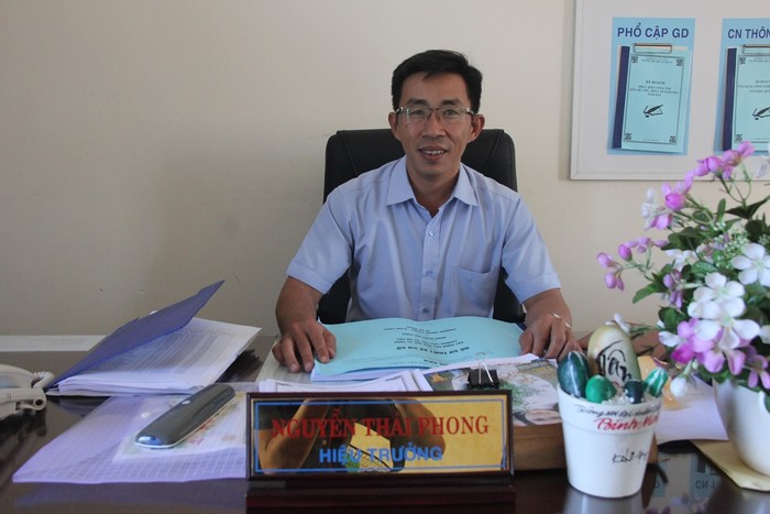 Thầy Nguyễn Thái Phong, Hiệu trưởng trường tiểu học Võ Thị Sáu. Ảnh: AN