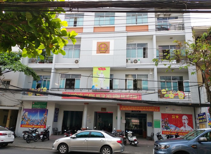 Một cán bộ phường Hòa Thuận Đông bị kiểm điểm vì hành vi không đúng với công dân. Ảnh: hoathuandong.danang.gov