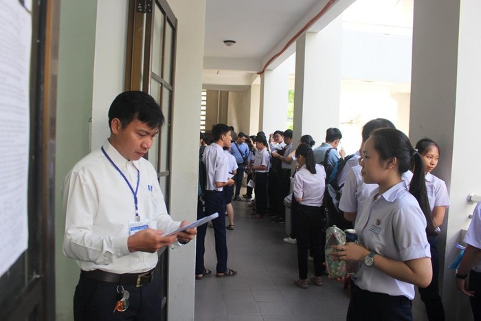 Phương thức tuyển sinh lớp 10 trung học phổ thông công lập tại Đà Nẵng năm nay là kết hợp xét tuyển với thi tuyển. Ảnh: AN