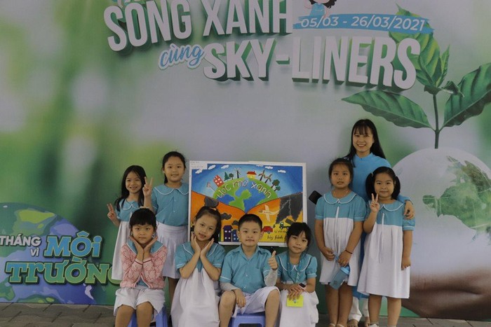 Học sinh Sky-Line được dạy về trách nhiệm giúp đỡ cộng đồng và tinh thần bảo vệ môi trường qua các dự án xanh. Ảnh: GH