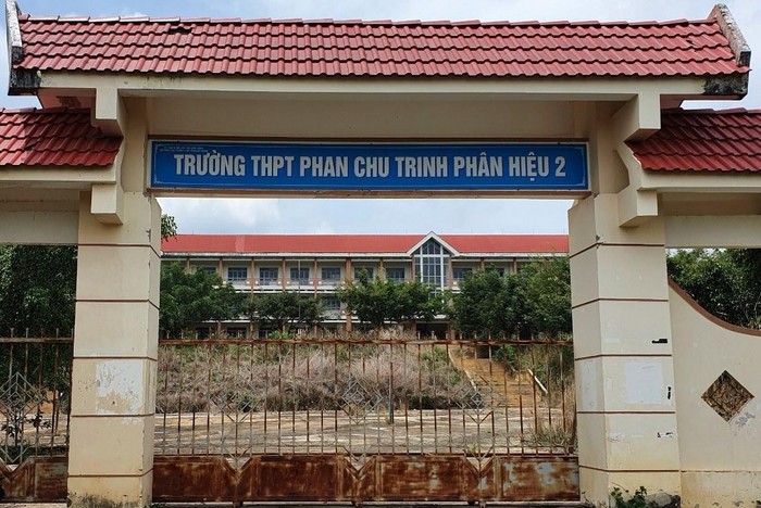 Trường trung học phổ thông Phan Chu Trinh phân hiệu 2 đã &quot;bỏ hoang&quot; sau khi số học sinh ở đây liên tục giảm. Ảnh: MT