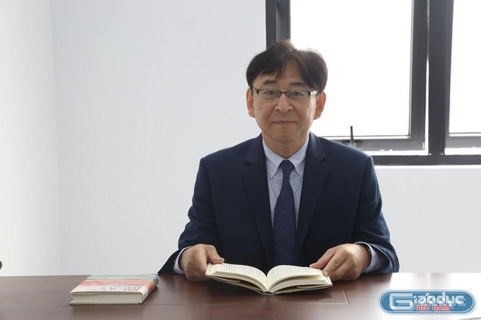 Giáo sư Mitsuo Omoteda chọn Trường Đại học Kinh tế - Đại học Đà Nẵng làm nơi nghiên cứu vì đã &quot;trót yêu&quot; mảnh đất Việt Nam. Ảnh: TH