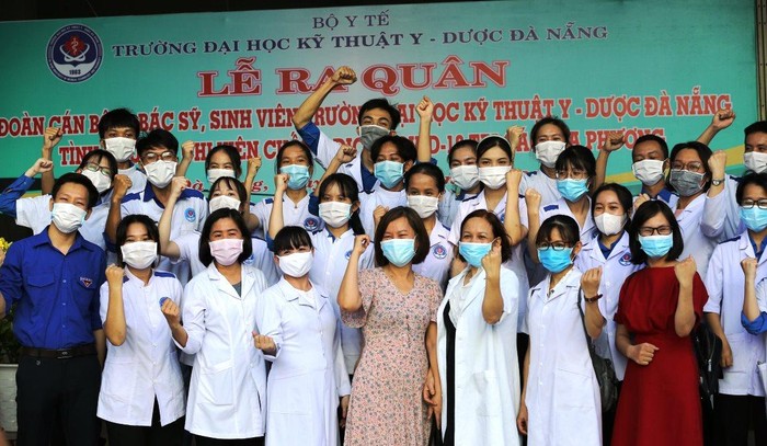 Ngay trong ngày 5/7, đoàn quân chi viện của Trường Đại học Kỹ thuật Y Dược Đà Nẵng sẽ được phân bổ về các huyện để hỗ trợ y tế địa phương. Ảnh: AN