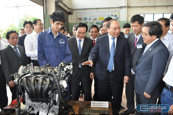 Tháng 2/2017, Thủ tướng Nguyễn Xuân Phúc đã đến thăm khu thực hành, thí nghiệm động cơ và ô tô Khoa Cơ khí Giao thông (Trường Đại học Bách khoa Đà Nẵng). Ảnh tư liệu.