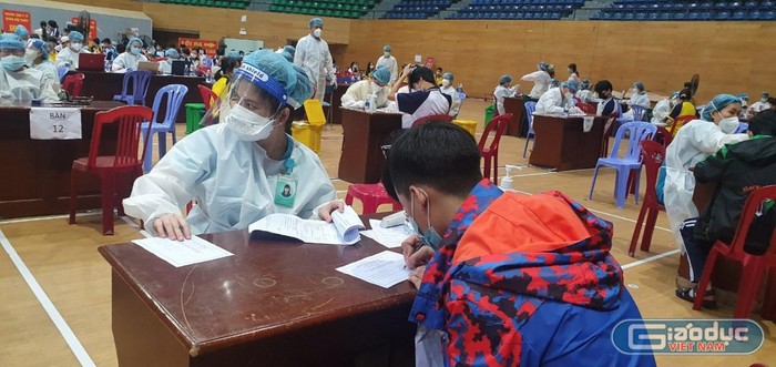 Đà Nẵng đã bố trí 15 điểm tiêm chủng trên địa bàn với gần 100 đội tiêm để hoàn thành tiêm mũi 1 cho gần 35.000 học sinh khối lớp 8, 9.