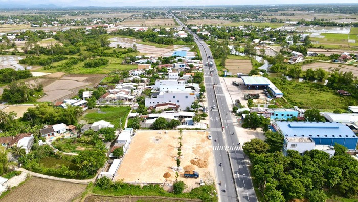 Đất nền mặt tiền Quốc lộ 1A đoạn qua huyện Thăng Bình (Quảng Nam). Ảnh: GH