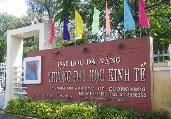 Một giảng viên của Trường Đại học Kinh tế - Đại học Đà Nẵng nhờ sinh viên đi thi hộ lấy chứng chỉ. Ảnh: AN