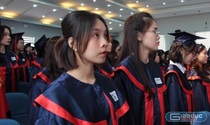 Việc tuyển dụng giáo viên ở Quảng Ngãi gặp nhiều khó khăn khi số lượng hồ sơ đăng ký dự thi ít hơn nhu cầu cần tuyển dụng. (Trong ảnh: sinh viên ngành Sư phạm của Trường Đại học Ngoại ngữ - Đại học Đà Nẵng).