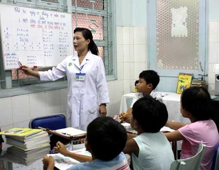 Hầu hết các bệnh nhi đang điều trị ở Bệnh viện Nhi Trung ương đều mong chờ lớp học tại bệnh viện của báo GDVN