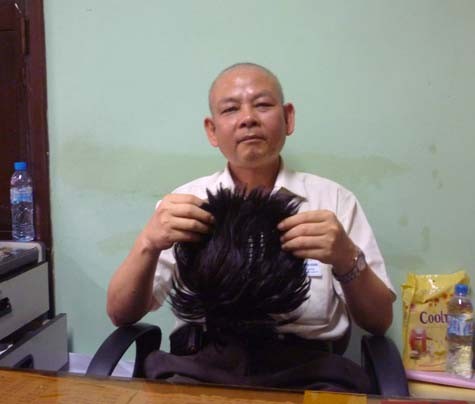 "Thầy giáo" Hoàng Văn Quảng, Trưởng phòng hành chính BV Nhi Trung ương: "Chỉ cần có niềm tin và còn hy vọng vào cuộc sống, chúng ta sẽ tạo ra những phép màu" . (Ảnh Thu Hòe)