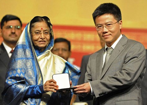 Giáo sư Ngô Bảo Châu nhận Giải thưởng Toán học Fields năm 2010