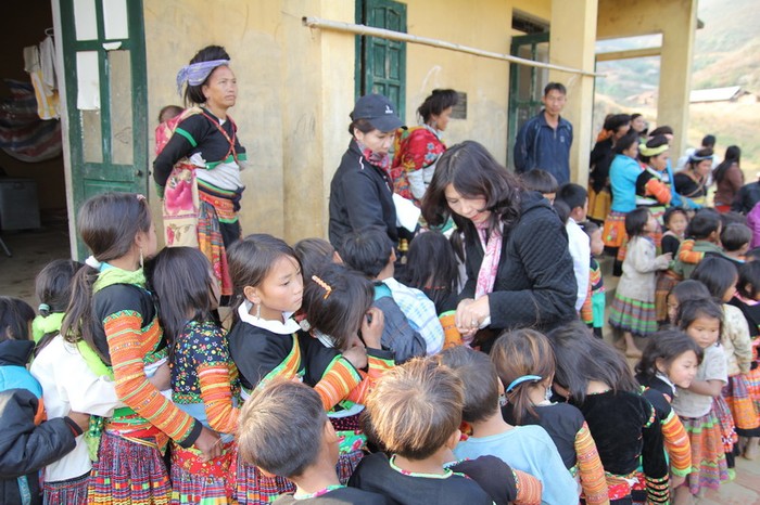 Sau chuyến thăm và tặng quà học sinh nghèo Kim Bon, bà Vivian VietLy Nguyễn vẫn không ngừng kết nối, kêu gọi những tấm lòng hảo tâm cùng hướng đến học sinh nghèo miền núi