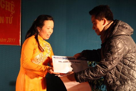 Cô giáo Nguyễn Thị Hương – Hiệu trưởng Trường TH Pả Vi – Mèo Vạc – Hà Giang gửi lời chúc mừng sinh nhật báo Giáo dục Việt Nam