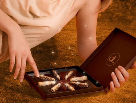 Một hộp Intimacy chỉ có 2 chiếc với giá 37 USD, còn hộp Celebration gồm 8 chiếc giá 100 USD. Chiếc kẹo được gói bằng những chiếc giấy bọc vàng do Công ty DeLafee ở Thụy Sĩ thực hiện.