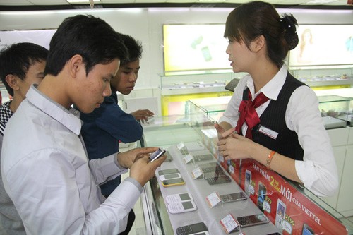 Những dòng điện thoại của Việt Nam đều hạ giá
