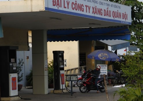 Cửa hàng xăng dầu trên đường Duy Tân (Đà Nẵng) trưng biển hết xăng để dừng bán hàng (ảnh chụp lúc 17 giờ chiều 5/3)
