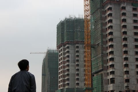 Thiếu hơn 3000 căn hộ nhà tái định cư trong khi đó với các dự án hiện nay Hà Nội đang có khoảng gần 40.000 căn hộ thương mại chật vật tìm khách