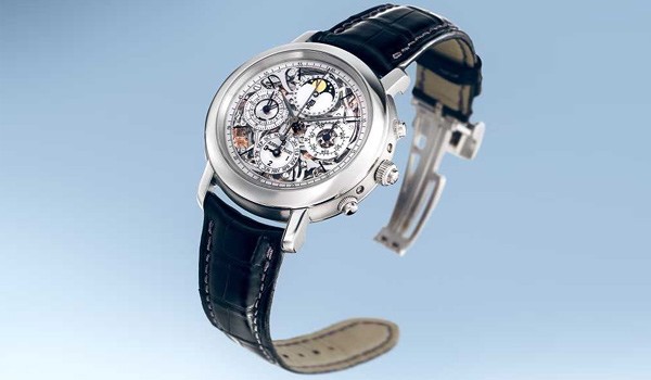 Audemars Piguet – Trị giá 780.600 USD, Bộ khung của chiếc đồng hồ được làm toàn bộ bằng titan và sáng tạo các chức năng xem lịch vạn niên, chỉ ngày, giờ, phút, giây, hẹn giờ, tuần, tuần trăng, tháng và năm nhuận. Chiếc đồng hồ cũng có chức năng nhắc việc và ghi thời gian.