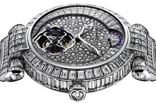 Đây quả là món đồ trang sức đắt giá của Chopard. Với lớp vỏ làm từ vàng trắng 18 carat và mặt đồng hồ từ kim cương, giá của sản phẩm này khởi điểm là 786.000 USD.